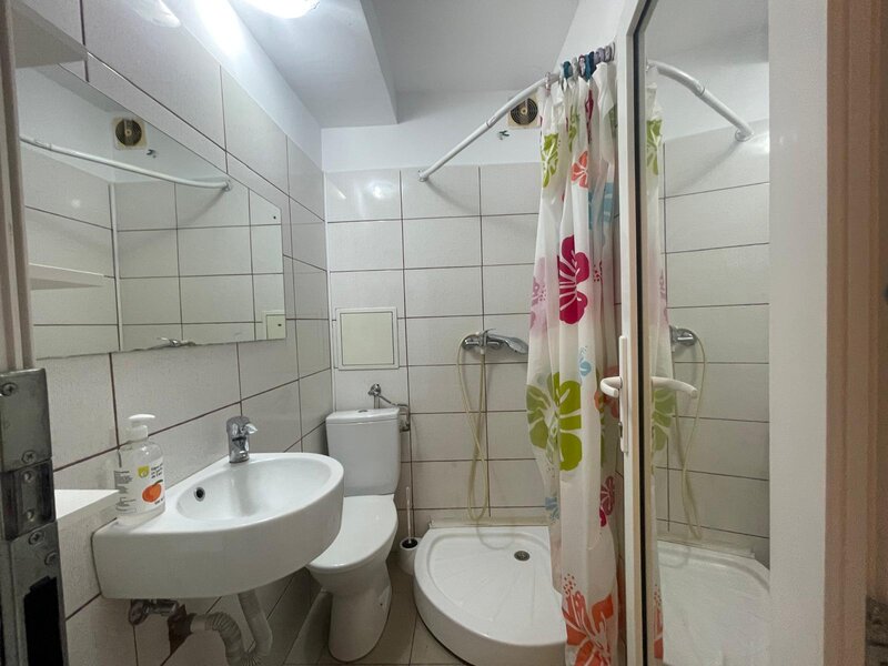 Titan Garsoniera in zona Policlinica, str Prisaca Dornei